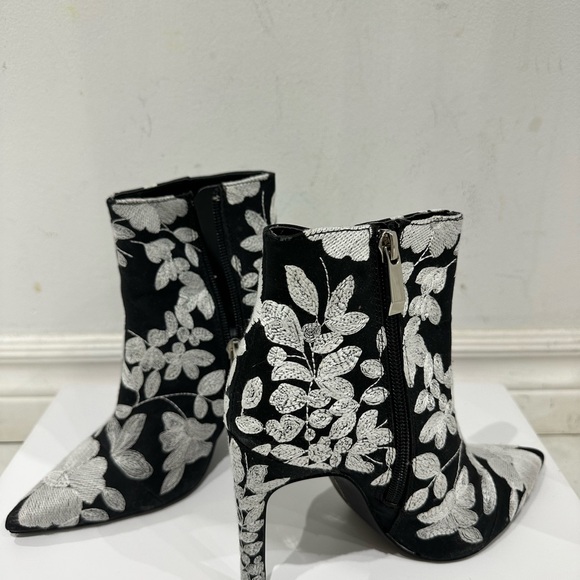 ZARA BOOTIES - Picture 2 of 4